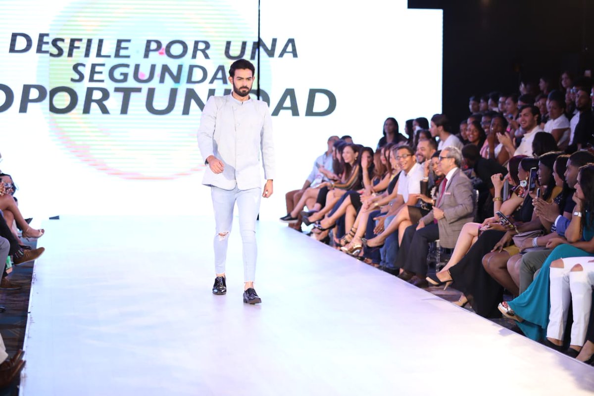 ProcuraduriaRD's tweet photo. Hoy #PGR realiza el desfile #PorUnaSegundaOportunidad con la participación de los privados de libertad de diferentes centros de corrección y rehabilitación del país, quienes presentan una colección de ropa de su propia creación en el marco del #RDFW2019. https://t.co/mgX3c2Dk64