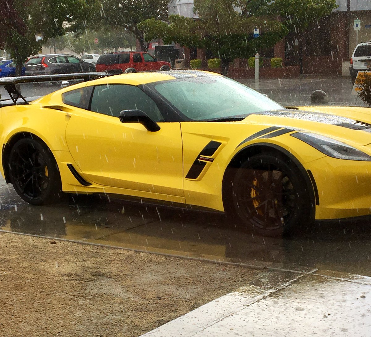 NeilSamra1's tweet photo. Hit Mc Ds &amp; seen a beautiful vet outside 🔥 #BadAssRides #BigPimpin #Corvette https://t.co/ZtzWhOwyvj