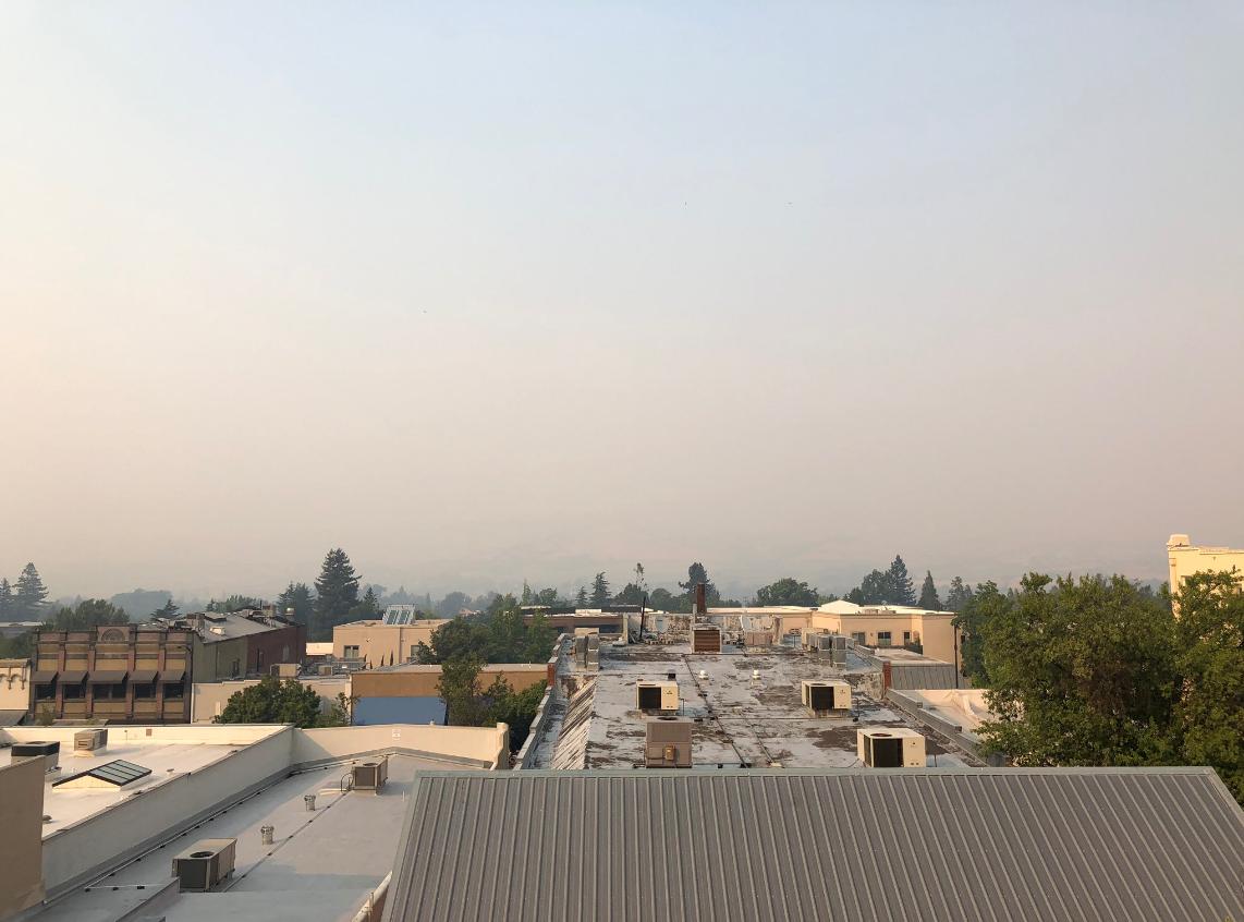 KTVL's tweet image. News 10's @AutumnKTVL took the first photo in Ashland at 11 a.m. Friday. 

The second photo is Ashland at 5:30 p.m. - same day. #MP97Fire #FireSeason