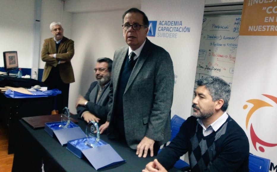 UMCERVANTES1's tweet photo. 👏✍Asi se desarrolló la Firma de Convenio, entre la #UMCervantes y la Federacion de Trabajadores Municipales de Chile (FENTRAMUCH), con la presencia del Rector de la #UMC Gutenberg Martínez Ocamica, Gonzalo Duarte Director del IDEC y Fabián Caballero, Presidente del #Fentramuch https://t.co/qgsdsZNXJW