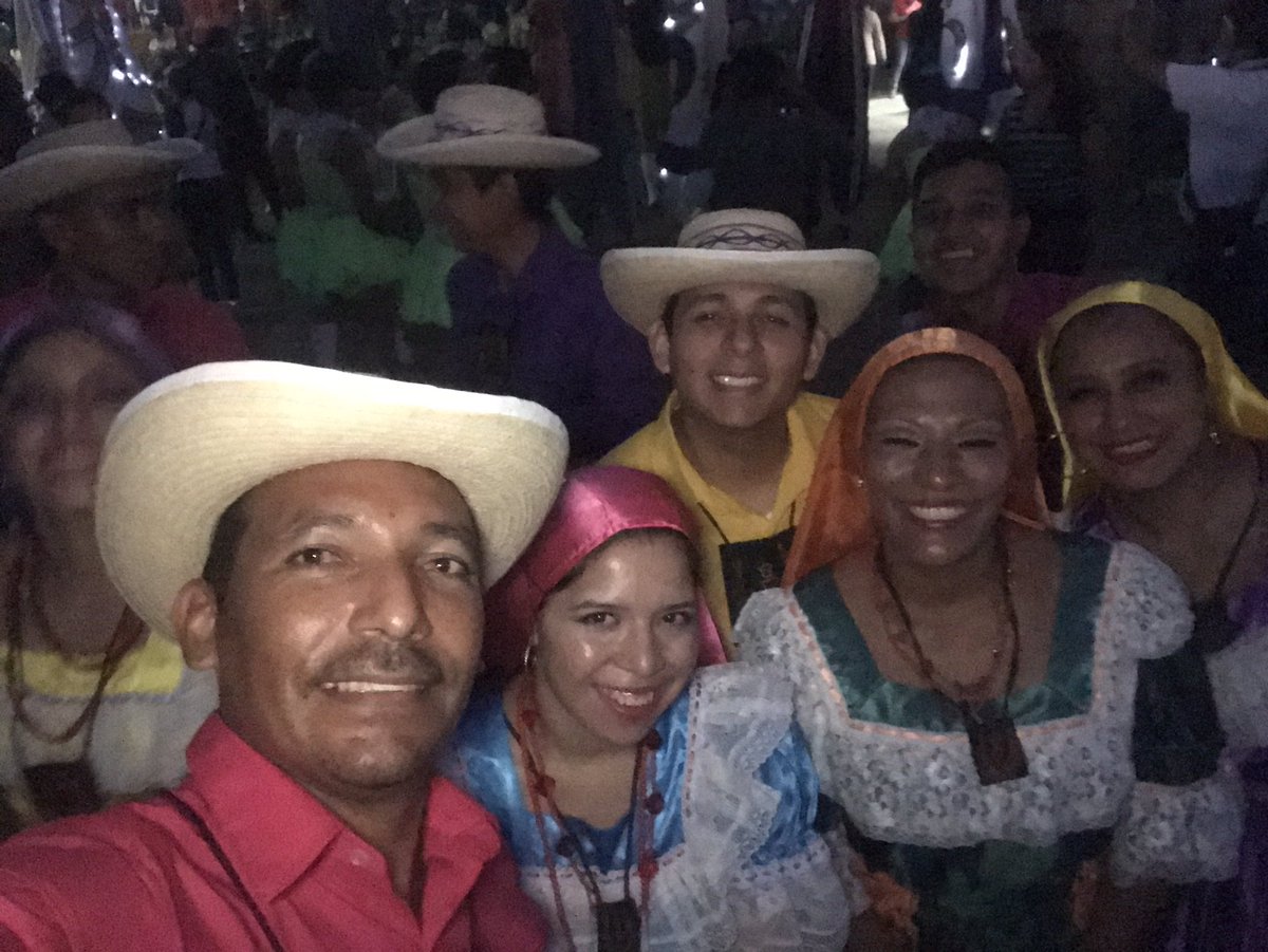 ErnestoCortez19's tweet photo. #YosoydeAqui #ElSalvador #Cultura #Pasadena2020 https://t.co/mfzOhb4kXx