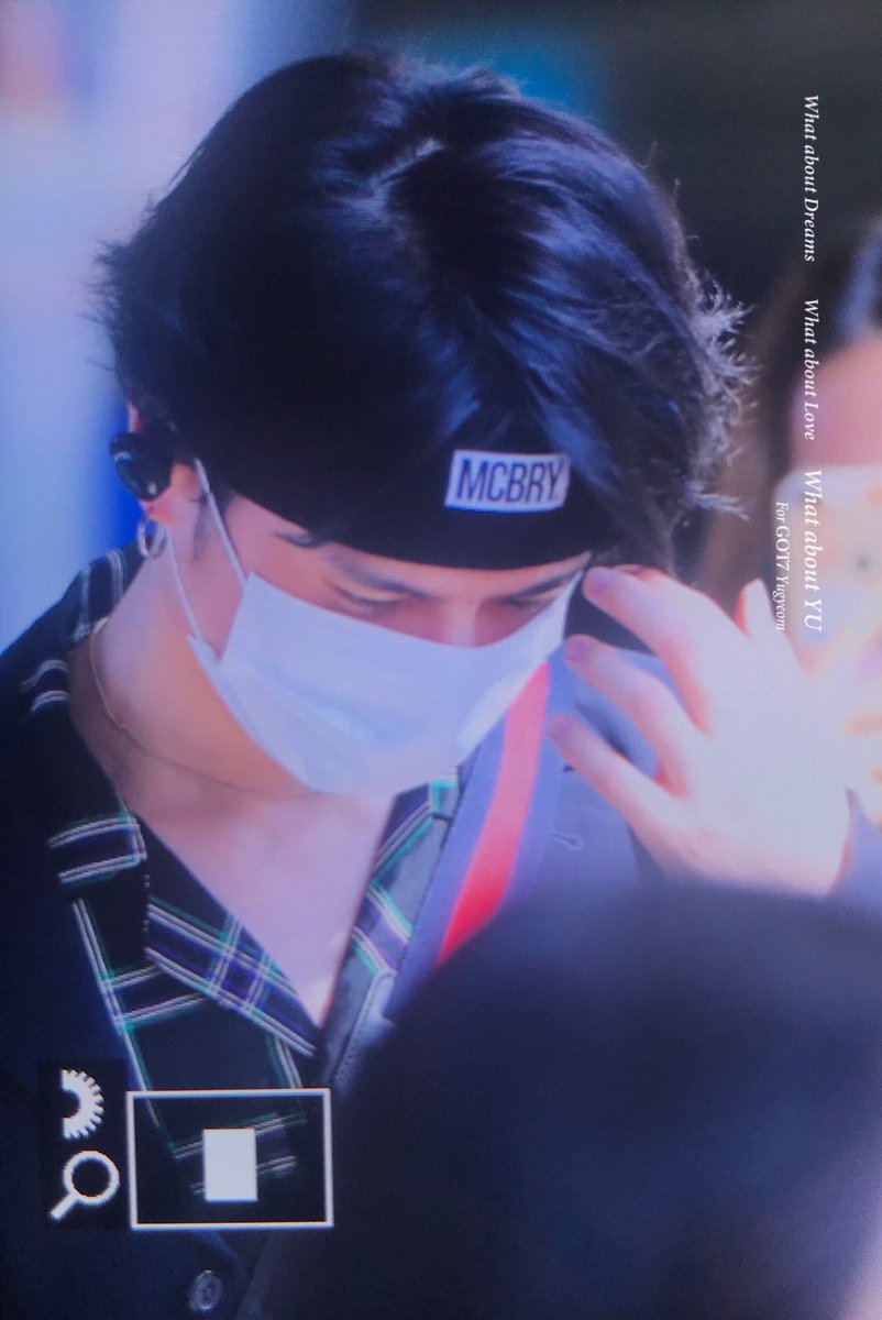 WhatAboutYu1117's tweet photo. 【Preview】190727 ICN
😍😍😍 헤어밴드
#Yugyeom #유겸 #GOT7 #갓세본 https://t.co/IgBgPpHb8K