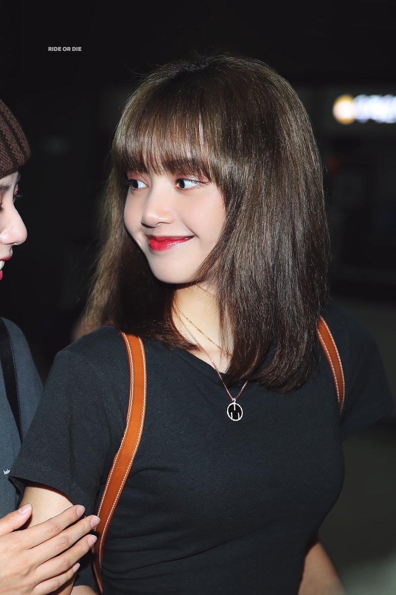 327_lisa's tweet photo. ©larideordie
#LISA #BLACKPINK #리사 #블랙핑크 https://t.co/eYG3Si62MS