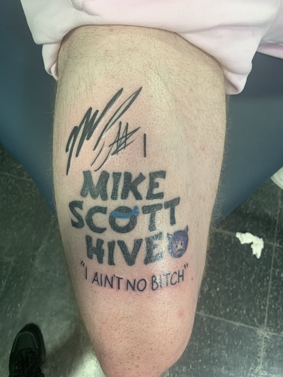 ginJER_breadman's tweet photo. WHOLE LOTTA GANG SHIT @mikescott 🐝👿💪🏼 https://t.co/q17hCzkk5a
