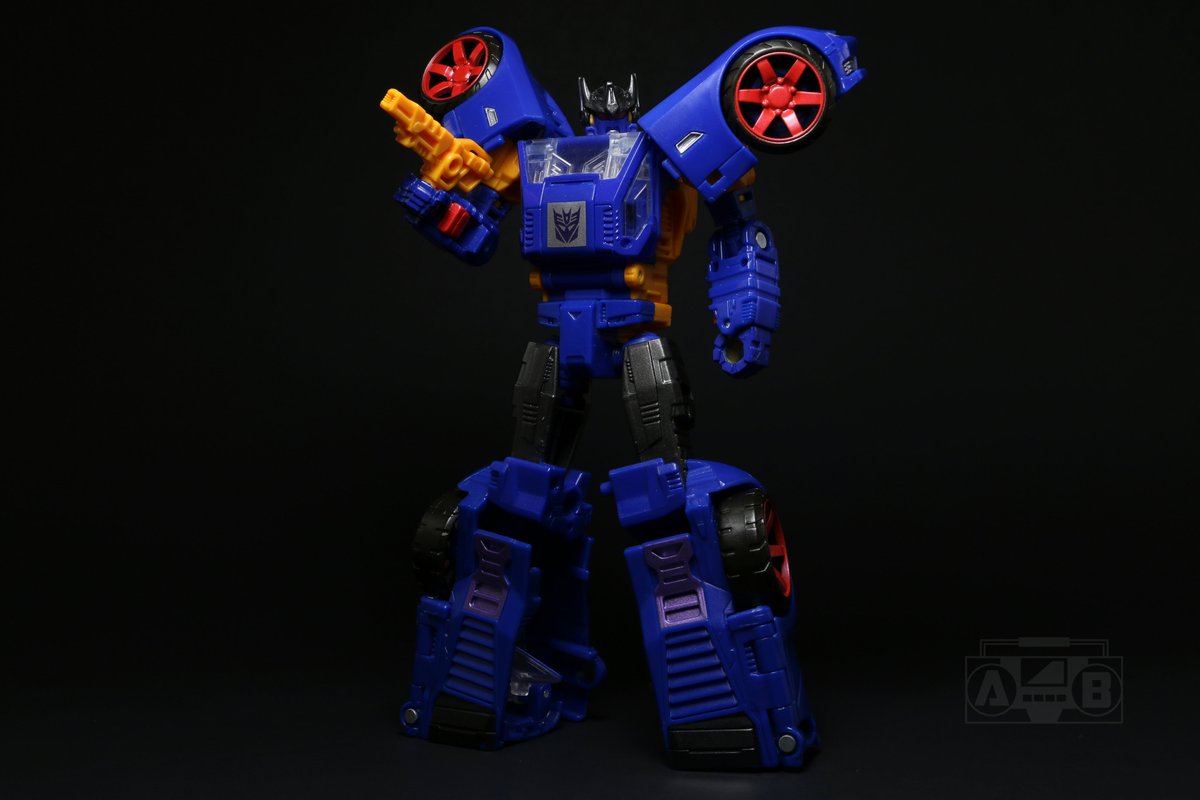 abopphotography's tweet photo. The Autobot double-agent. #toyphotography #transormers #autobot #decepticon #punchcounterpunch #punch #counterpunch https://t.co/Z5QZ1oXom4