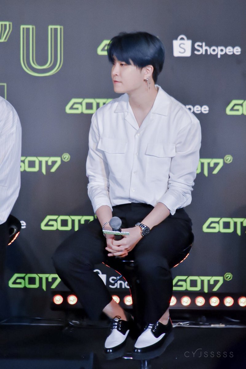 cyjsssss's tweet photo. 190726 Shopee IGOTU Fansign
หล่อแปปนึง แล้วก็กลับมาเป็นนากต่อ 😂😂
#영재 #Youngjae #GOT7  #갓세븐 https://t.co/rFhM3ceLMi