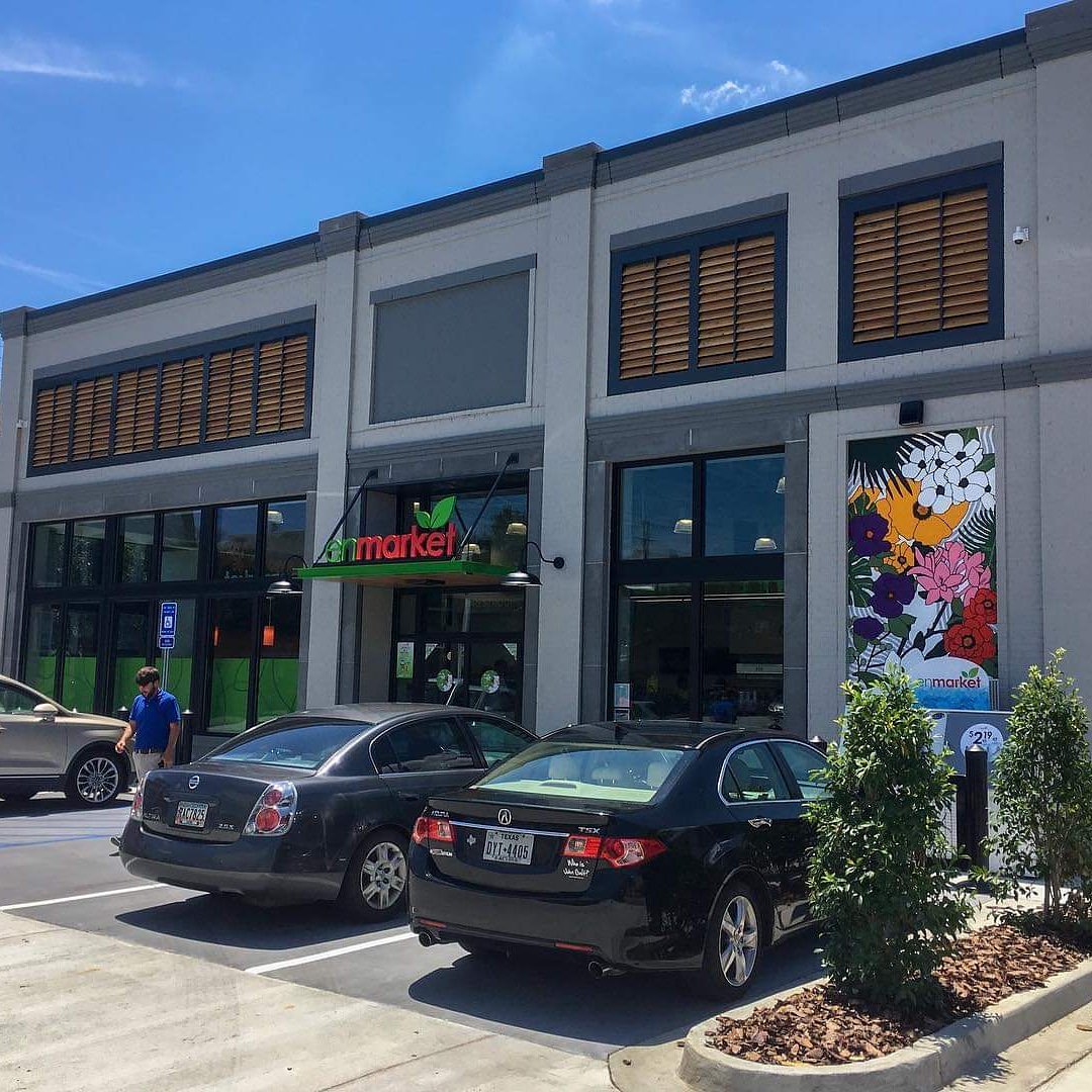 ESPNCoastal's tweet photo. Our great #ESPNHighSchoolGameday partner @enmarketenjoy has a new remodel on Martin Luther King Blvd. Featuring fountain drinks, bean2cup brewed coffee, eatery offerings like fried chicken, beer coolers, a gorgeous mural, and some of our favorite friendly faces! @PigskinRadio https://t.co/q1WGoiNhR0