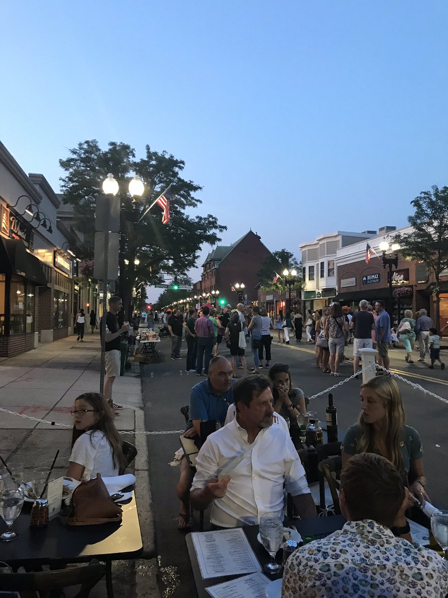 PaulBrodeur2010's tweet photo. Thx to the @MelroseChamber2 for another great #SummerStroll! Letโs do it again soon and perhaps add a beer garden! @CityofMelrose #MainStreetMatters #ReadthePlan #MelroseMA https://t.co/srbzHqVucZ