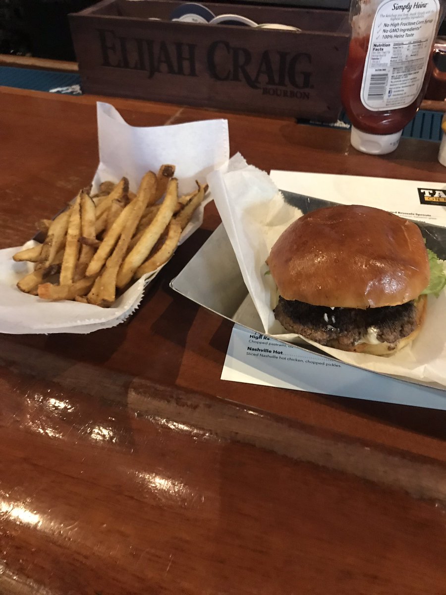 Twalk6's tweet photo. @JoyceKC had a tweet about the best burger joints around KC and a lot of people suggested @tapsonmain I decided to give it a shot and @MarcTTower told me if I didnβt like it he would pay me back. Looks like Marc can keep his money! Also you can pour your own beer! #KCBurgerWeek https://t.co/34ux2dpWMq