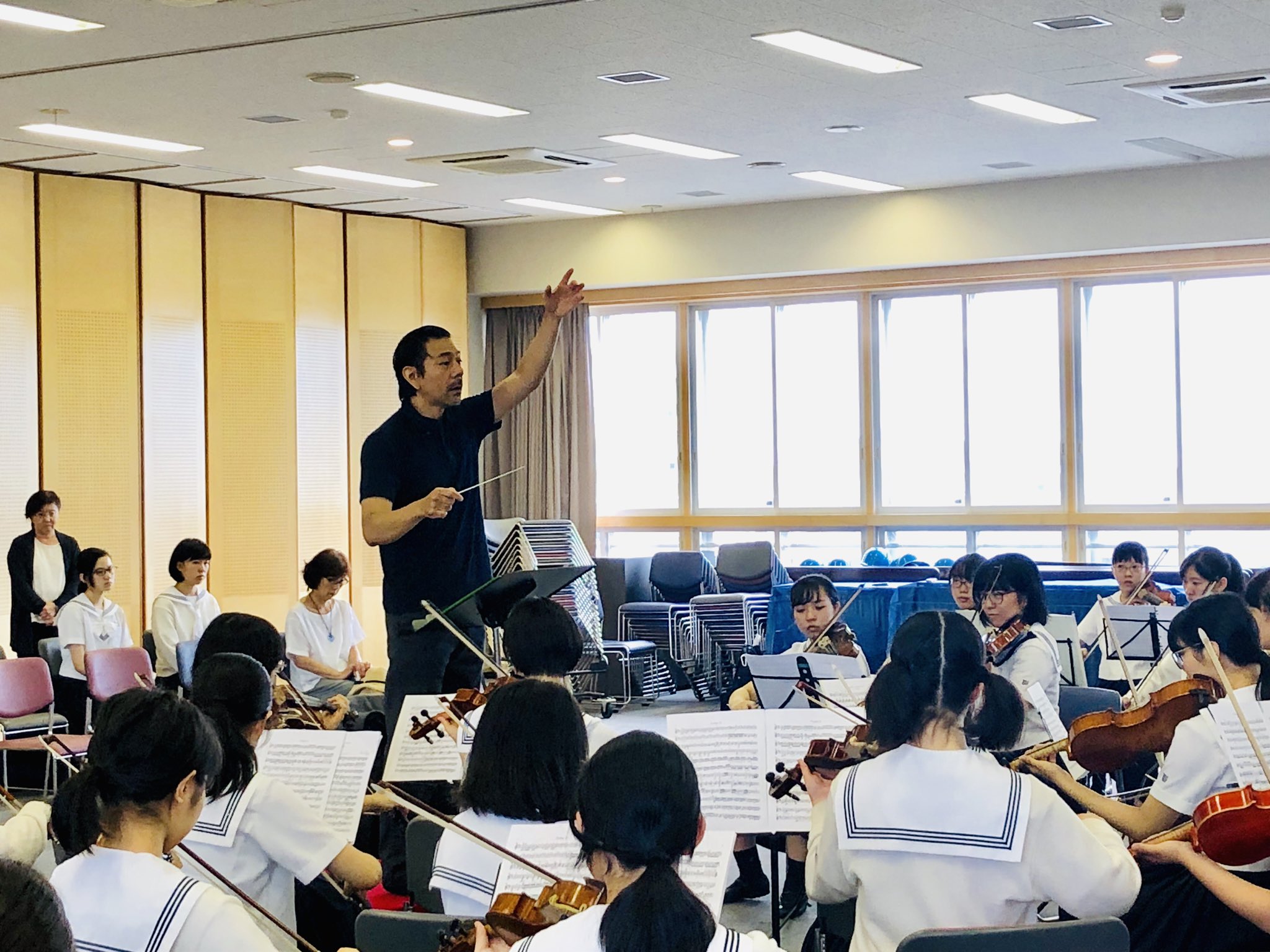Pmf Pmf訪問リハーサル 札幌藤女子中学高等学校のオーケストラ部にダニエル マツカワが訪問 シューベルトの未完成を指導 どんどん演奏が変わっていく Pmf19 Pmf Pmfsapporo 訪問リハーサル Danielmatsukawa T Co 0tseayutdp Twitter