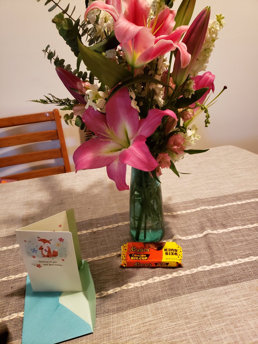 smithphoto010's tweet photo. Definitely have the sweetest husband! Lillies are my favorite, of course❤ I dont get flowers often so when I do, it's extra special! https://t.co/M378r51Dss