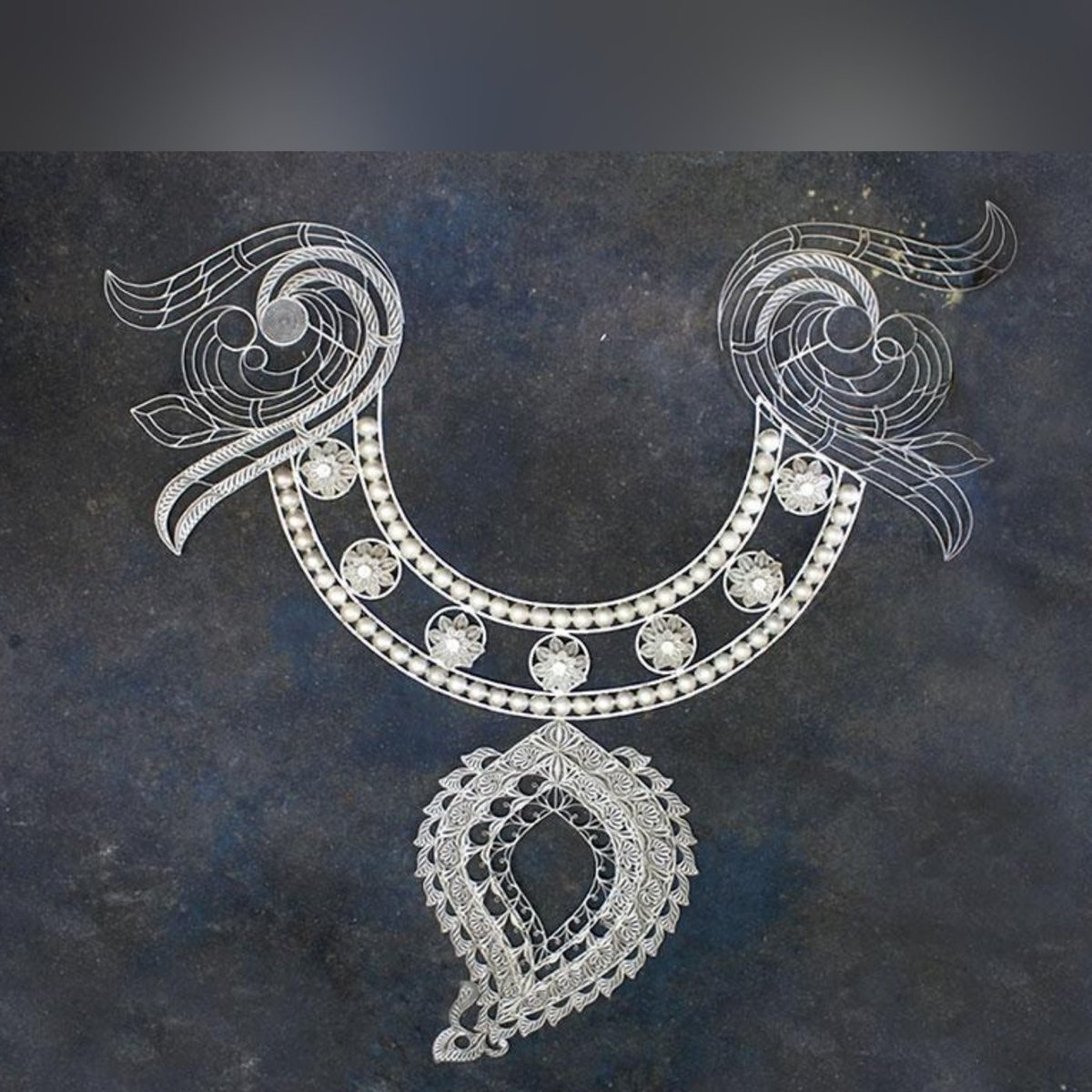kalabhoomibbsr's tweet image. Thin flat silver wires are twisted together into zig-zag patterns to fill up a previously sketched design. Once aligned, the filigree is welded to a frame. #Heating and #bending give it a shape that when polished are a favourite with all!
#SilverProcess #ArtefactOfTheWeek