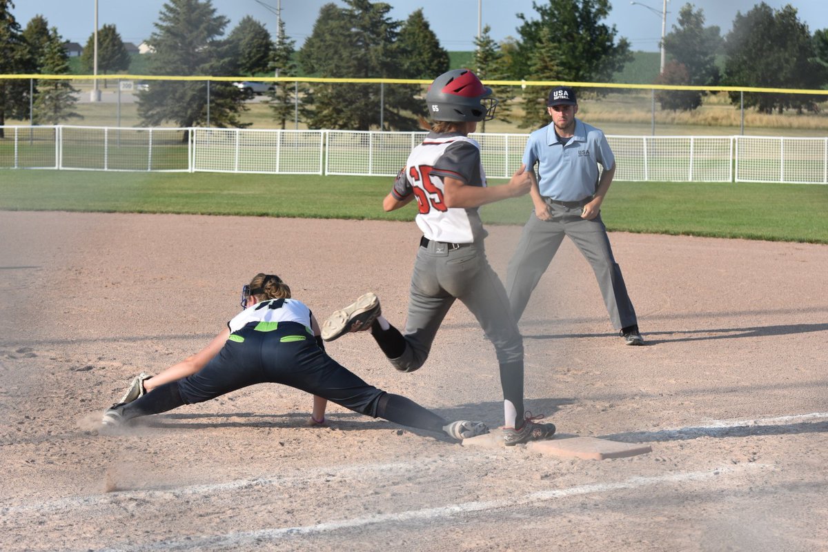 Chris_Bussell's tweet photo. Olivia did her best @FreddieFreeman5 impression at the @USASoftball 12U Nationals on Wednesday #SheWasOut https://t.co/xvpHNd2BP2