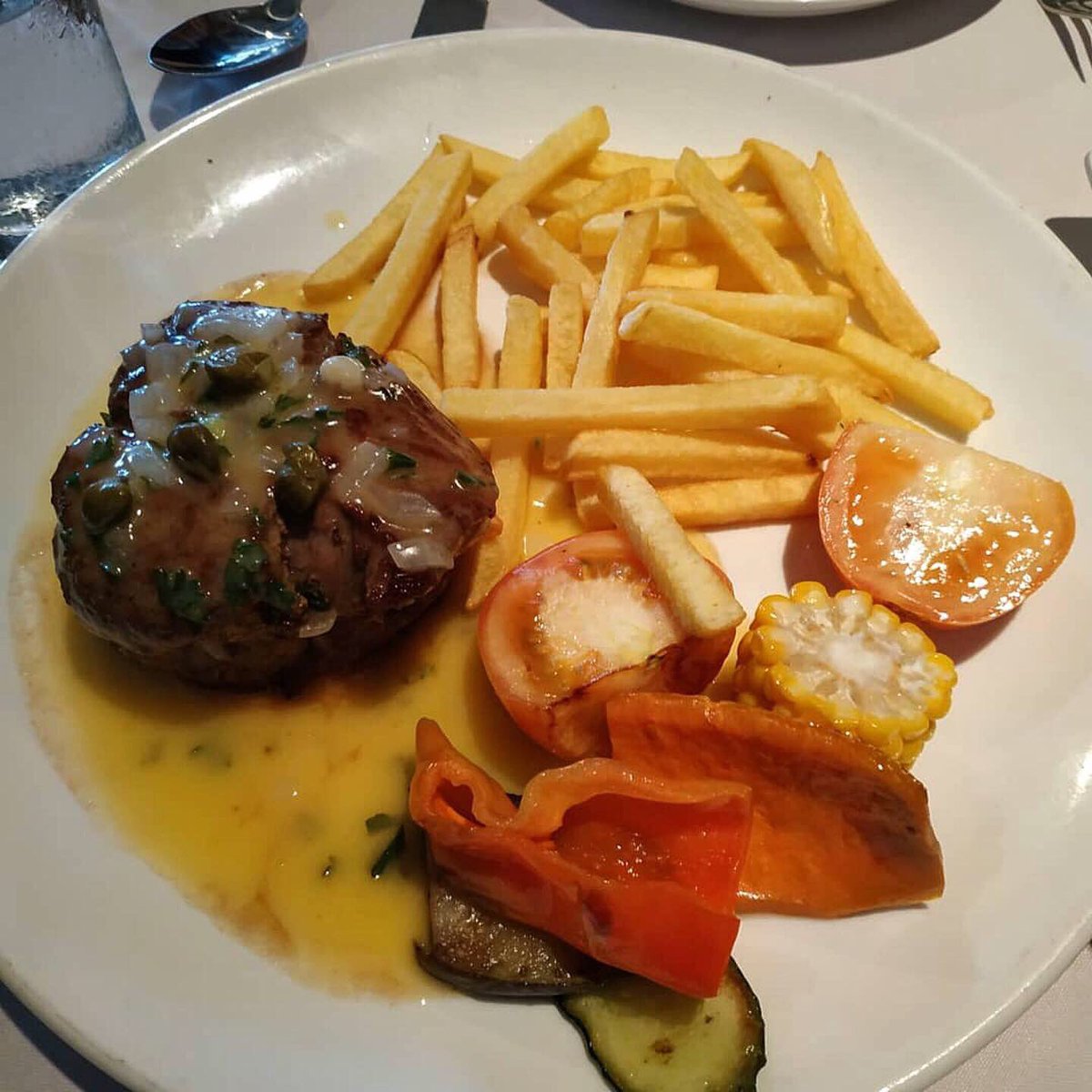 WhyNotDumaguete's tweet photo. #WhyNotGuestPic:
“킴스다이브 김강사님이 소개해준 
두마게티 맛집 way not?
스테이크도 피자도 다 기대이상 
맛있다 ^^ 가격도 저렴 양도 푸짐 ~
#필리핀 #두마게티맛집 #두마게티 
#써니다이버스 #킴스다이브리조트 
#whynot? #담에또가야지 #세부
#막탄 #다먹어봐야지”
#Dumaguete #foodtrippn #FE https://t.co/4McY2TD4qm