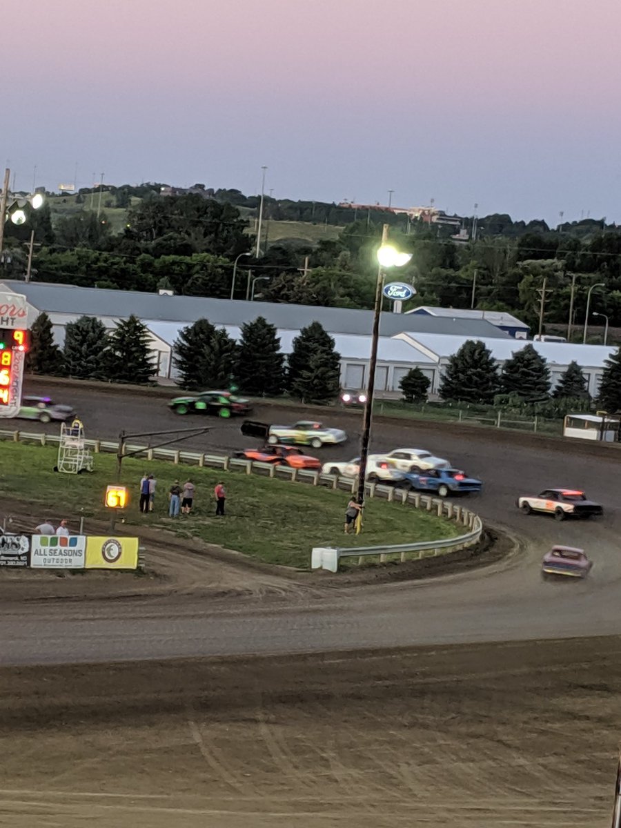 colegnd's tweet photo. Governor's Cup Night 1 @DacotahSpeedway has been awesome! Great night for it too!! #MyTrackMyRoots https://t.co/aUwc9zhdlZ