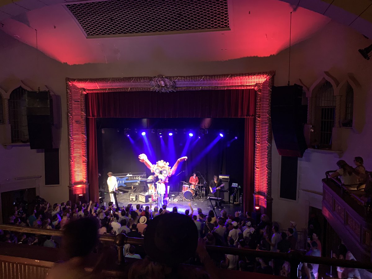 ukthxbyek's tweet photo. This Of Montreal show is a trip and we are like five minutes in.#braggjam https://t.co/YmxVPgEl1r
