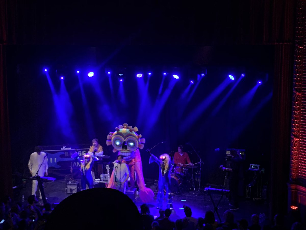 ukthxbyek's tweet photo. This Of Montreal show is a trip and we are like five minutes in.#braggjam https://t.co/YmxVPgEl1r