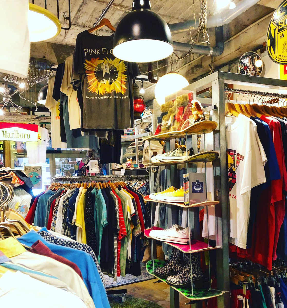 jam_rue0615's tweet photo. 半額商品たくさん追加してます！
さらにフレッシュな新商品も追加しました！
SALEと入荷、二倍楽しめる店内にぜひ遊びに来て下さい！

#JAMRUE #長崎古着屋 #古着屋 https://t.co/KbtoaRsVTc