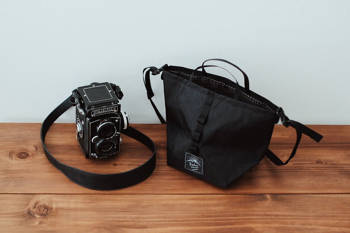 plus9_mt's tweet photo. 譲ってもらったRolleiが使えそうなので、tabitibiに入れて山に持ってこうと思う!
オールブラックのtabitibi一目惚れ!
#tabitibi #rawlow #rawlowmountainworks #rolleiflex https://t.co/TnKMXcvicw