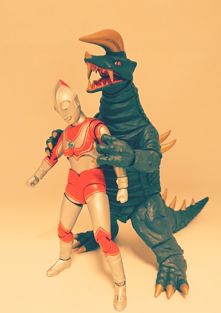 帰ってきた　ウルトラマン　ナックル星人 Amazon.co.jp: 大怪獣シリーズ ナックル星人&ブラックキング