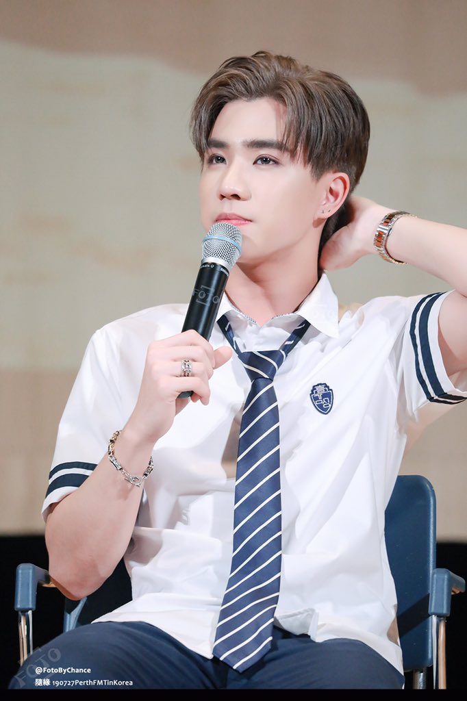FotoByChance's tweet photo. 190727 PerthFMTinKorea
@perthppe 少年 好久不见💗
#พวกของเจื๋อ
#รอยยิ้มของชูครีม
#PerthTanapon
#PerthFMTinKorea https://t.co/LKn1GDYioT