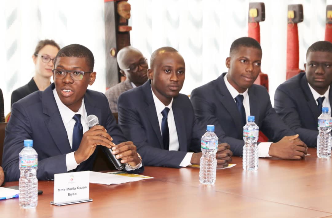 CellulePR's tweet photo. Prévu sur une durée de 2 ans, le programme est implémenté parallèlement au cursus universitaire de 20 #étudiants togolais inscrits en Master 1 qui devront travailler sur des #projets du #PND, sous la supervision d’anciens consultants de grands cabinets de conseil. https://t.co/HVeJ1U1ZFl