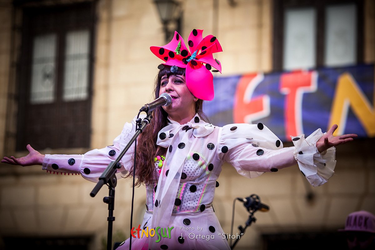 Las chicas toman la Plaza del Ayuntamiento de #Etnosur2019
Maui
TUULETAR - Vocal Folk Hop
Maija Kauhanen
Grrrrrrl Powah!

Álbum completo en Facebook: <a href="/Etnosur/">Fan de Etnosur</a>