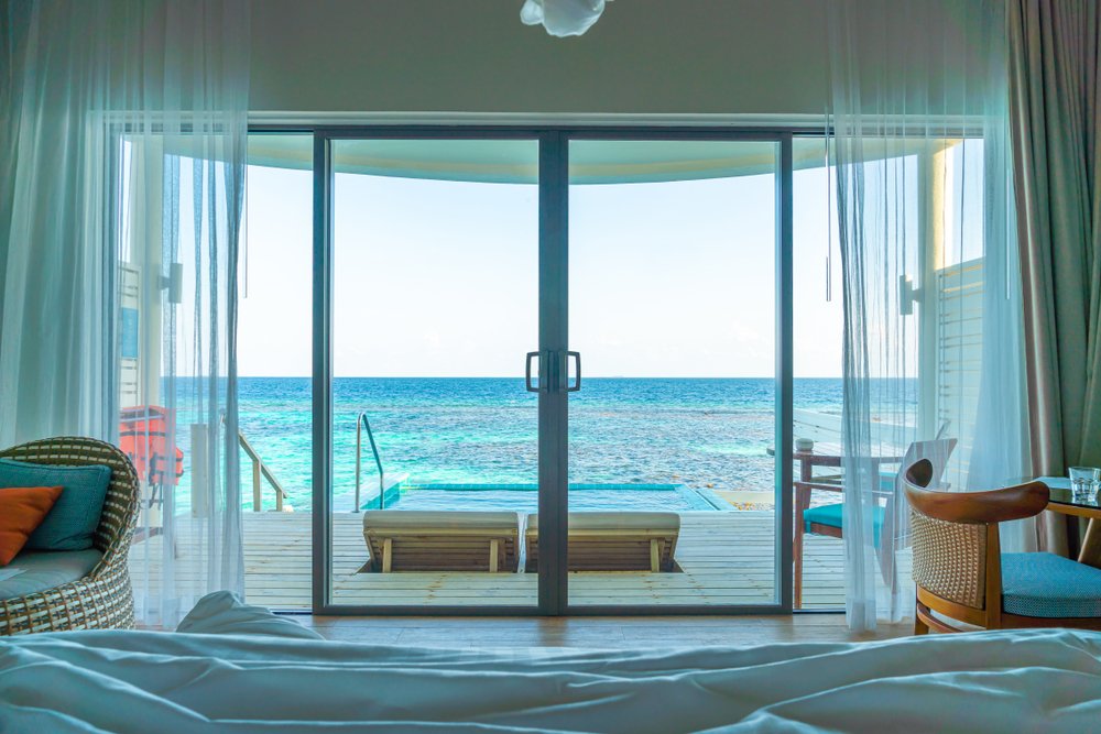 Who wishes this was the view from their bedroom window this morning? 💗
#bedroomenvy #roomwithaview #loveMaldives #bedroomdreams