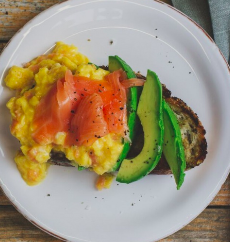 UKSportsInst's tweet image. Bored of toast and cereal? 🍞Want something different for breakfast?

Why not try out some RECIPES in our Nutrition Hub?

Including eggs and avocado on toast and bircher museli 😋🍴▶▶▶ 

Bircher museli: socsi.in/dDI8t
Eggs and avo on toast: socsi.in/I90aM