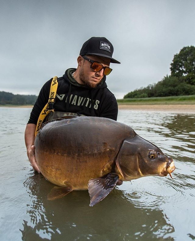 Another epic shot from our man @younes.gonzalez repping our Infl snapback and CORE black hood...⁠
#navitasangling #navitasapparel #navitas #nvts #carp #fishing #angling #apparel #outfitters #fb