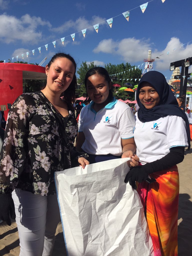 KonJenBali's tweet photo. Banyak yg ikut serta di #BaliBigEcoWeekend 2019. Bersama kita tingkatkan kesadaran dan menjaga pantai Bali bersih! Ayo datang menikmati pengalaman melepaskan kura-kura hari ini #BBEW #Bali #GreenEvent @AmatillD https://t.co/CvBKwaDT7Q