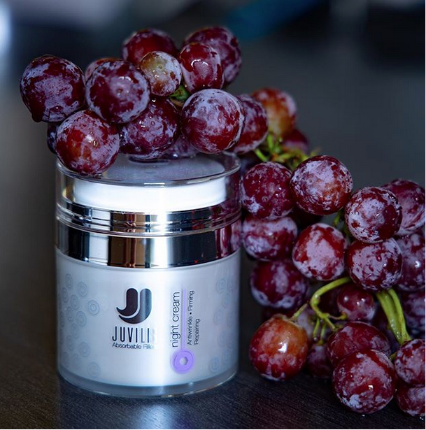 juvilis's tweet photo. Libre de parabenos, siliconas, colorantes o perfumes añadidos, Juvilis Cosmetics será tu cosmético ideal para combatir el paso de los años de una forma totalmente natural e ideal. #CuidatuPiel #LineafacialAntiedad #Skincare #Belleza #Antiarrugas #Bellezafacial #PielBonita https://t.co/2uzxOAmi6p
