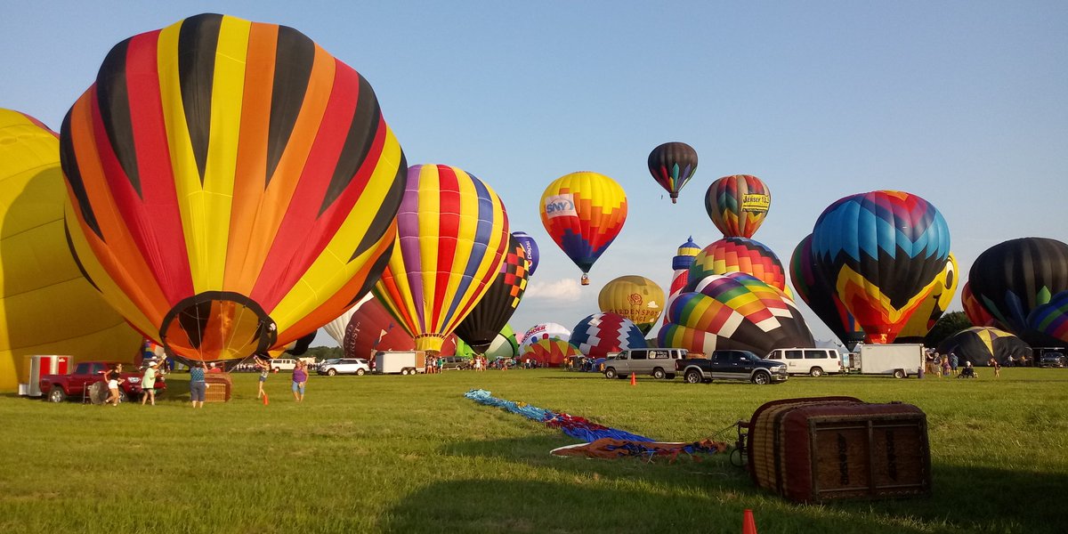 Great night ballooning 125 balloons will be adding photos of mine when they send them to me <a href="/KerreanT/">Kerrean Tucker</a> <a href="/EdLaszewicki/">Ed Laszewicki</a> <a href="/wen_patton2016/">Wendy Patton</a> @SueC0221 <a href="/Carrie34953/">Carrie</a> <a href="/thewenwoman/">Wendy Mercado</a> <a href="/RitaCur34920963/">Rita Curtis</a> @