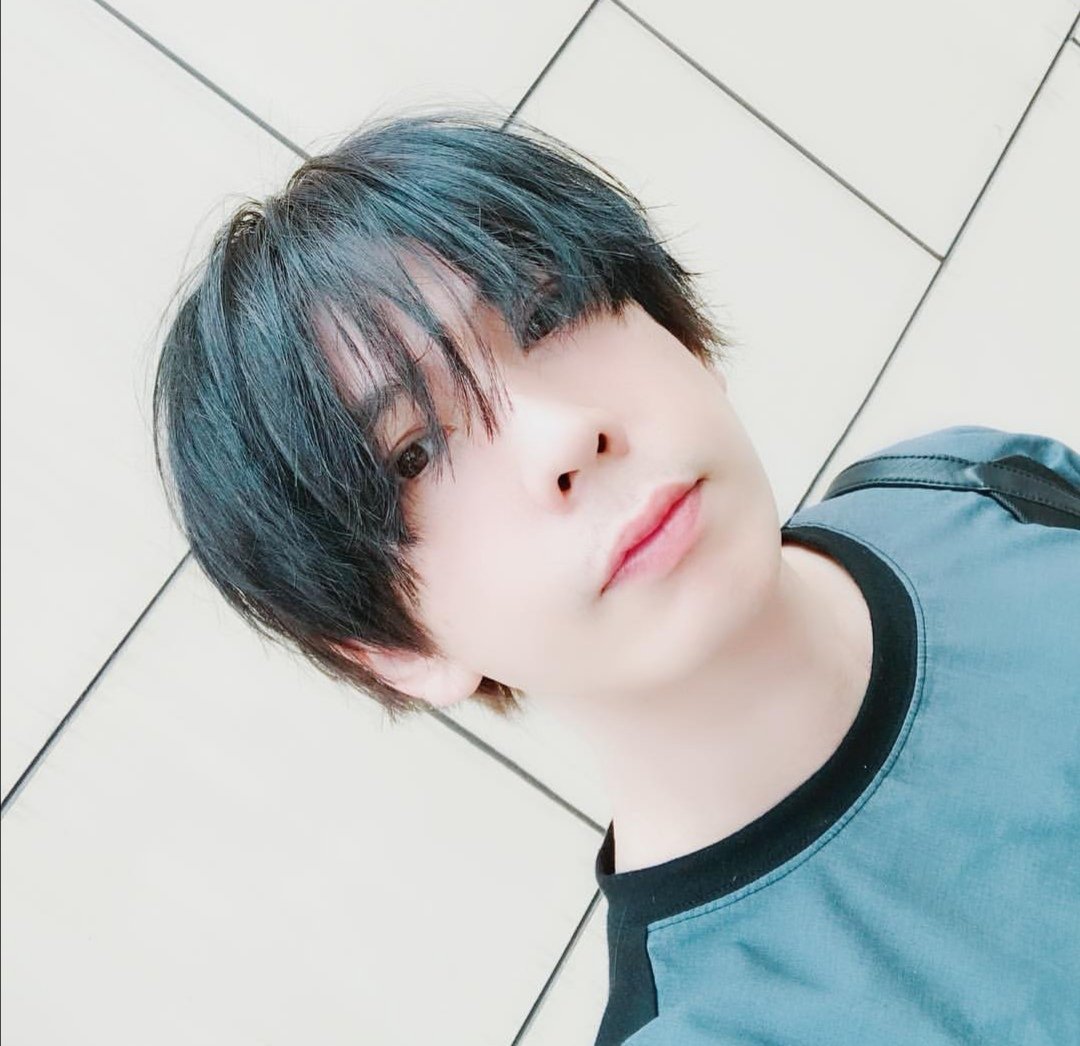 蛇足 独身一人暮らし44歳 41歳の時の写真だが これめっちゃ若く見えるな 40代に見えなかったらrt 蛇足 独身一人暮らし44歳 41歳の時の写真だが これめっちゃ若く見えるな 40代に見えなかったらrt