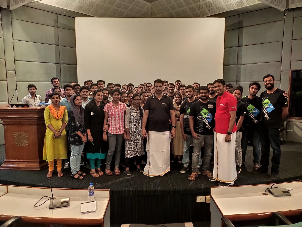 pharish87's tweet photo. Wow time for group photos and selfies at Thiruvananthapuram @OGYatra @AIOUG @groundbreakers #aioug #ogyatra #oraclegroundbreakers https://t.co/WKV8UyfvAs
