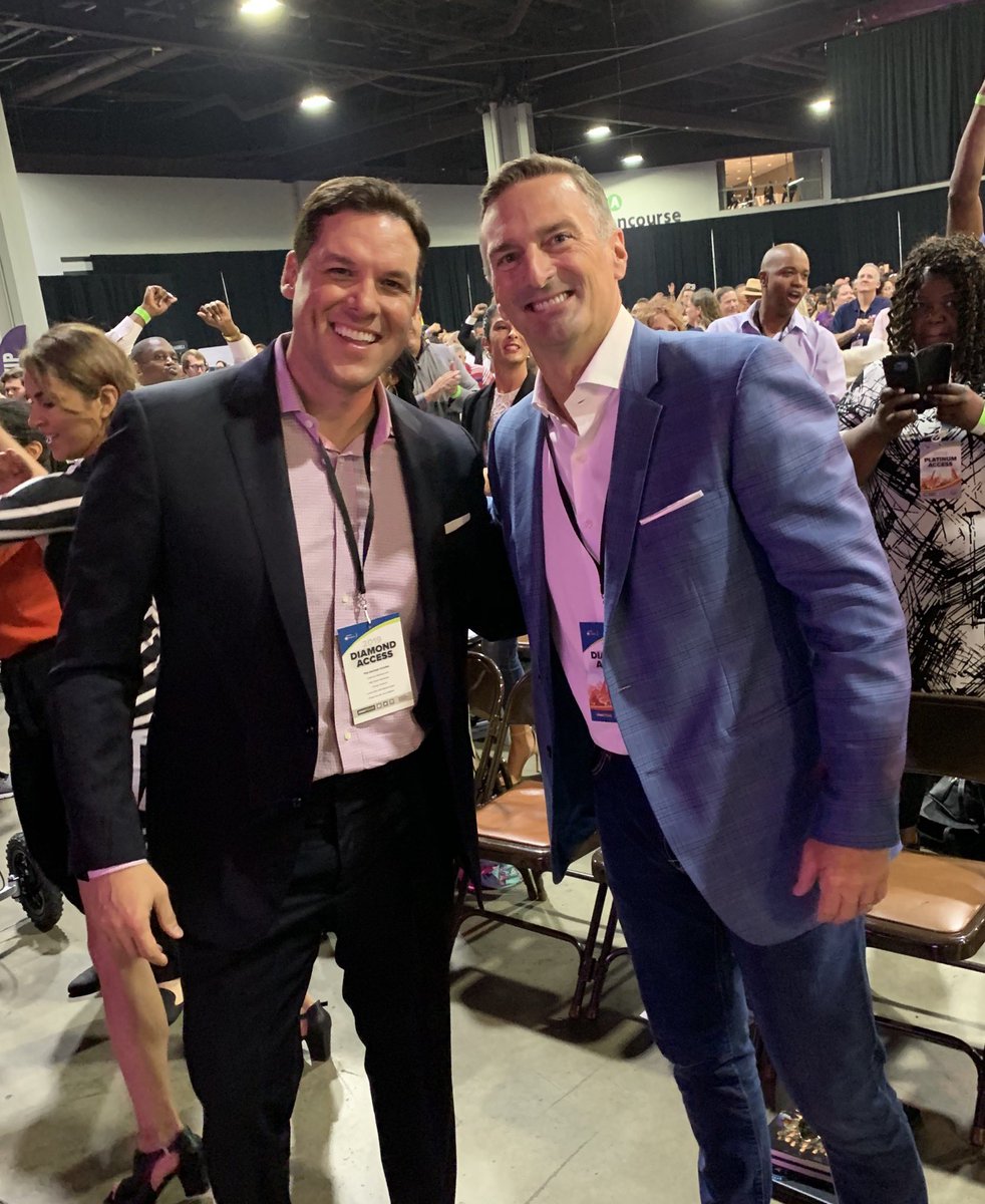 joecartertv's tweet photo. Great to meet @TonyRobbins and take in such powerful mindsets to live by. Got to see my friend of 15+ years @BillyBeck3 who works/lives/travels side by side with @TonyRobbins helping keep his body &amp; mind at peak performance. Thanks to my wife @SusanHendricks for this bday gift xo https://t.co/5HDMIi0bJF