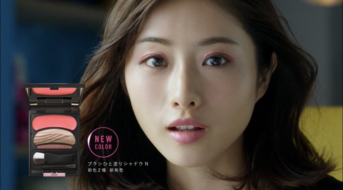石原さとみのメイク方法や道具までご紹介 年齢を感じさせない３０代 芸能コスメ 紹介サイト