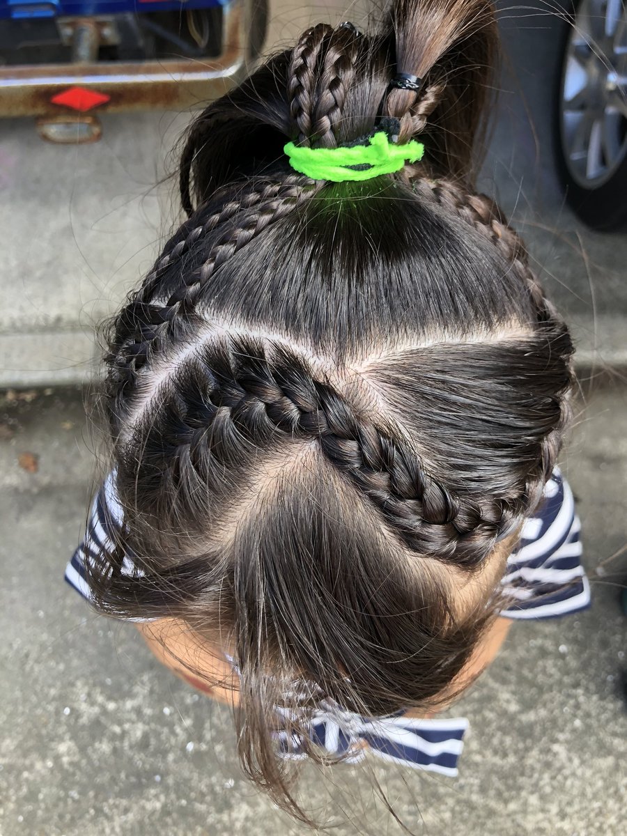 taiju3xc's tweet photo. 嫁はヘアアレンジが上手いと思うんです。どっかで勉強したとか無いんですけど。これ商売できるレベルなのか知りたいです。 https://t.co/0MPwH3R6SS
