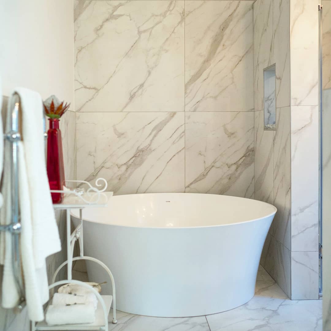 BataviaStb's tweet photo. #Stellenbosch is a popular destination for #honeymooners. Treat your better half in #Stellenbosch. With our own #hotel water well &amp; filtration system, you can enjoy a leisurely bath with fragrant bath salts without municipal water level concerns. Love a little &amp; book online. https://t.co/Up0HSIpnew