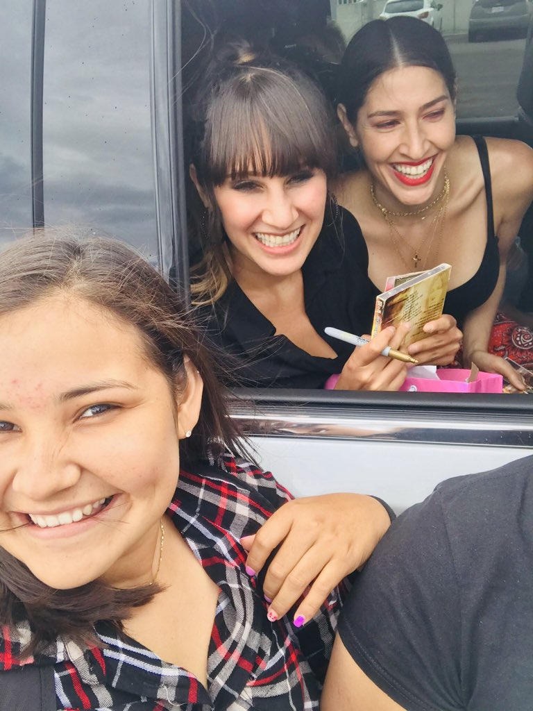 bykarolinarocha's tweet photo. Gracias @haashoficial  por siempre hacerme la más feliz, Las amo😭🤤😍 #HaAshEnDurango🔥 Pd: perdón por querer comerme mi cabello, pero tenía hambre😂 https://t.co/eYFfa0jQHC