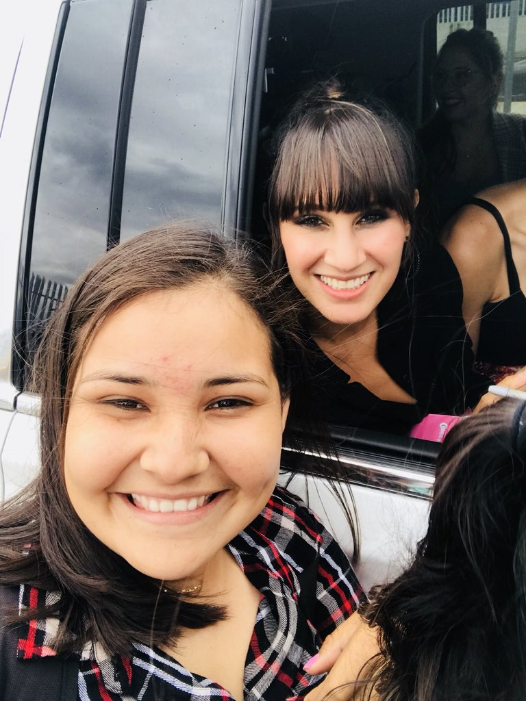 bykarolinarocha's tweet photo. Gracias @haashoficial  por siempre hacerme la más feliz, Las amo😭🤤😍 #HaAshEnDurango🔥 Pd: perdón por querer comerme mi cabello, pero tenía hambre😂 https://t.co/eYFfa0jQHC