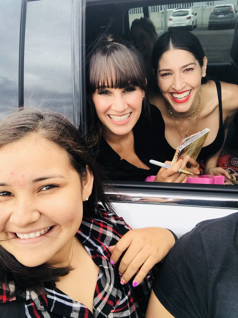 bykarolinarocha's tweet photo. Gracias @haashoficial  por siempre hacerme la más feliz, Las amo😭🤤😍 #HaAshEnDurango🔥 Pd: perdón por querer comerme mi cabello, pero tenía hambre😂 https://t.co/eYFfa0jQHC