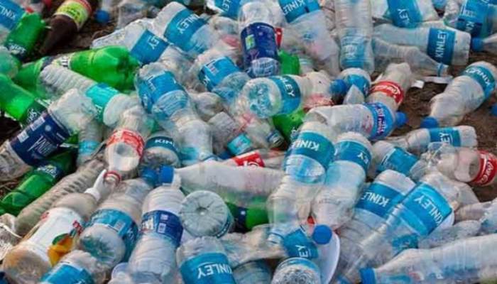 ptcnews's tweet photo. पानी की खाली बोतल के बदले पांच रुपए देगा रेलवे
https://t.co/t9eDU5yfFM
#Railway #PlasticBottles #Rupee5 #CrushingMachine #PTCNews https://t.co/xNnWsoRwPs
