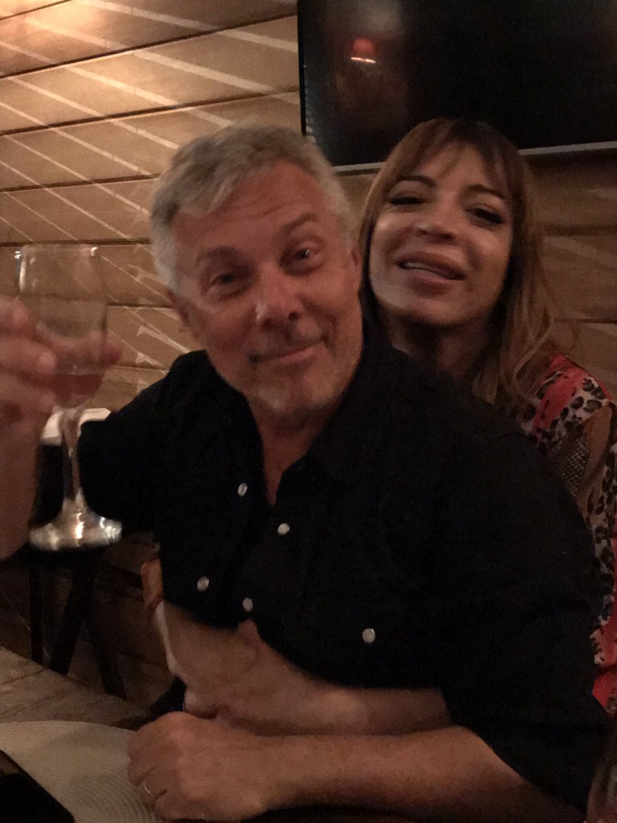 pablobenvenutti's tweet photo. El reencuentro 💛 @lizytagliani &amp; @bbsanzo #ElClubDelMoro https://t.co/tTj2C78C9y