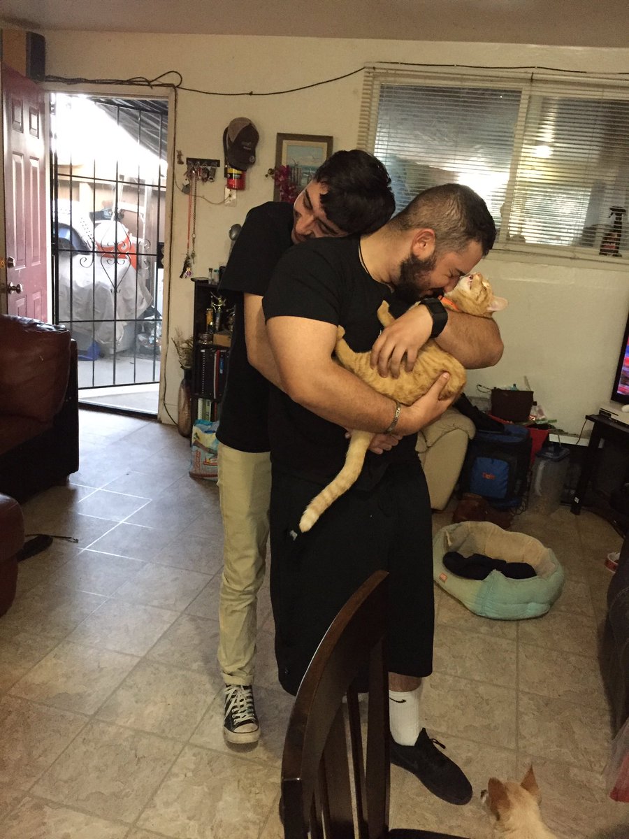sarralovesu's tweet photo. I found this picture in my mom’s phone and I’m sobbing😭 I know it’s probably not socially acceptable to still be grieving the death of a pet but fuck it still hurts. https://t.co/49A5kqZgMP