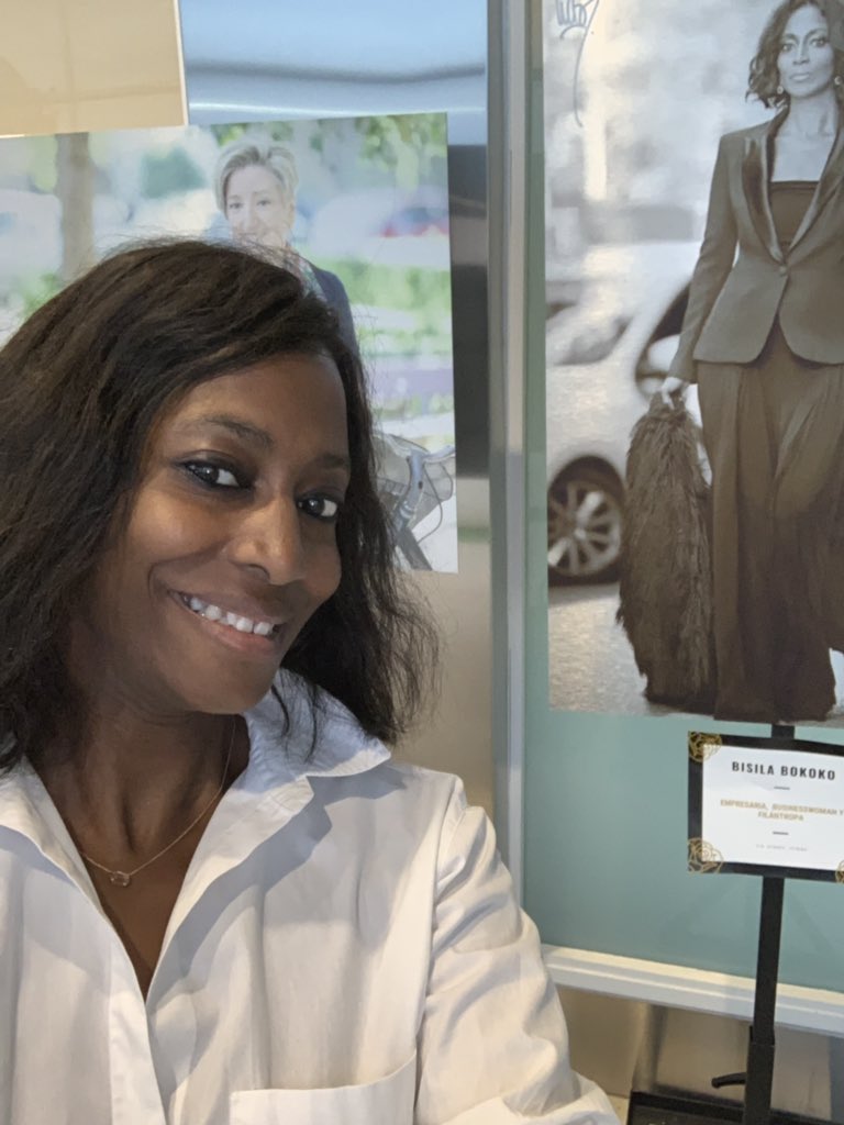 Llegar al aeropuerto de Valencia y encontrarte con tu propia imagen me ha emocionado! Gracias <a href="/v_cucart/">VICTOR CUCART</a>