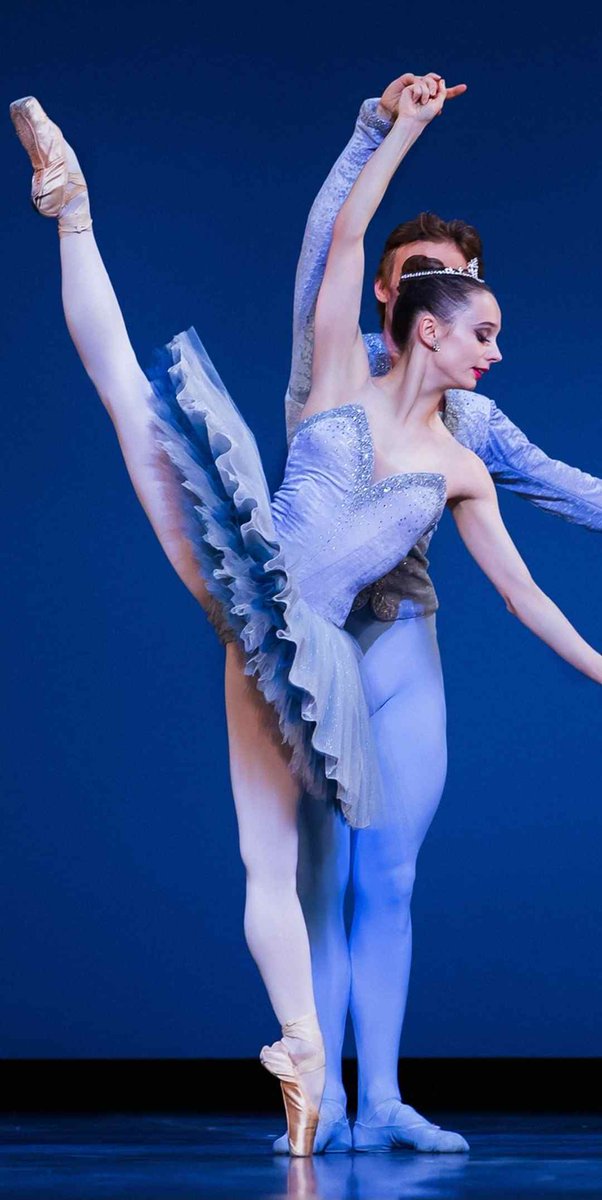 BalletBestPhoto's tweet photo. Maria Kochetkova Мария Кочеткова and Daniil Simkin Даниил Симкин, “Theme and Variations” by George Balanchine, Pyotr Tchaikovsky &amp; Barbara Karinska from “BALANCHINE | FORSYTHE | SIEGAL”, Staatsballett Berlin, Berlin, Germany. Photo by Yan Revazov https://t.co/ZcZwGxRNyQ https://t.co/cBFbQwAucO