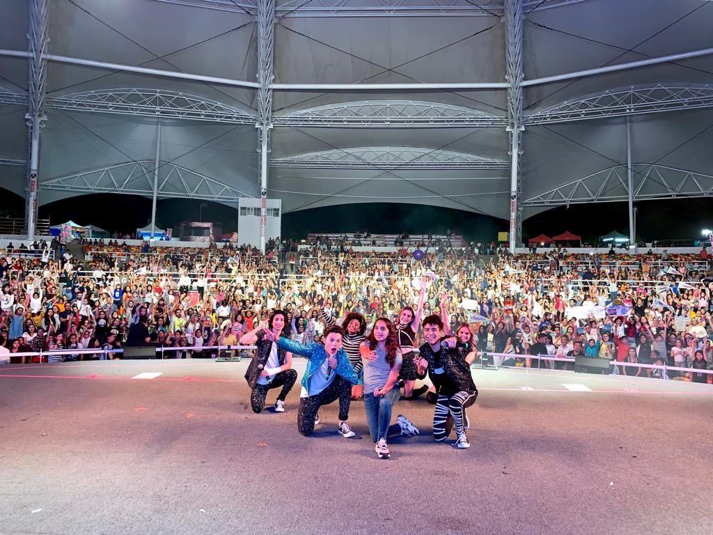 BOBOProduccion's tweet photo. .@GrupoLemonGrass hizo vibrar a la #FeriaDeDurango con su Neón Tour 👏🏻 ¡Muchas felicidades chicos! 🍋🎤✨
#SomosBOBO https://t.co/Ymlkz98Jf4