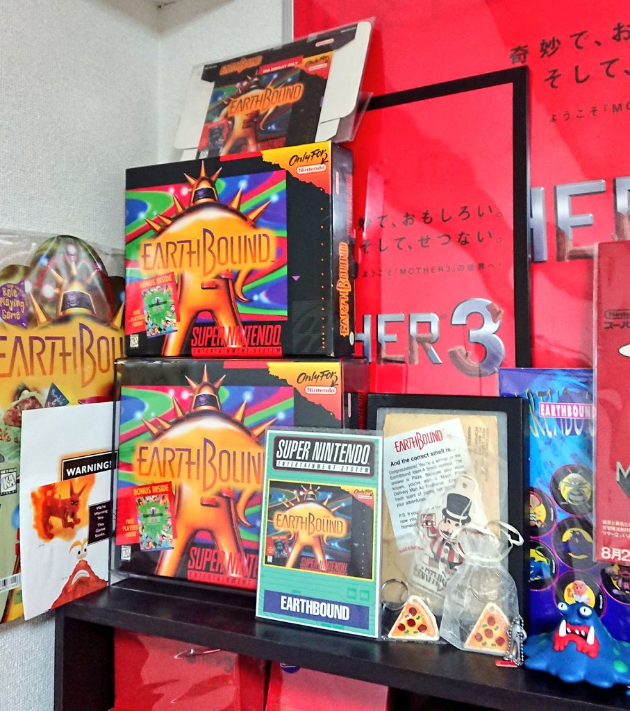 上段はMOTHERのポスターやチラシ、販促品、海外版MOTHER2のEARTHBOUND