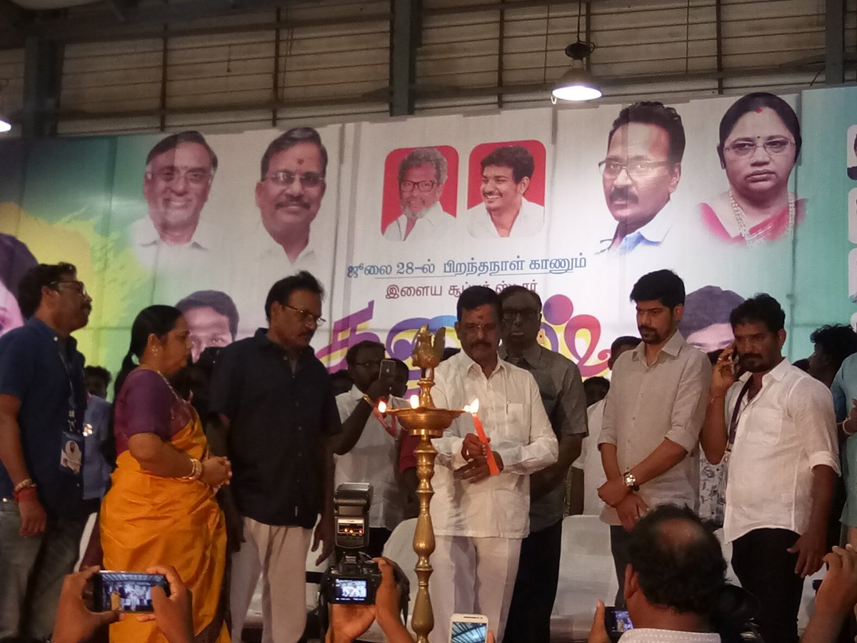 KandaPhotograp1's tweet photo. Actor Dhanush's parents #Kasturiraja &amp; #Vijayalakshmi from the Blood Donation Camp Conducted by Dhanush Fans!!

@dhanushkraja 
@vinod_offl 
@RIAZtheboss https://t.co/AoFiopaDIV